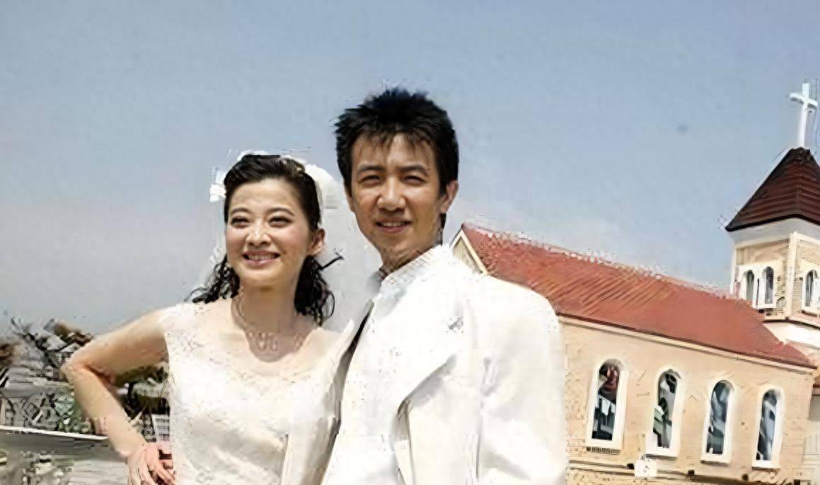 刚火就要离婚多年后两人状况天差地别k8凯发网站梅婷：花5年捧红的丈夫(图3)