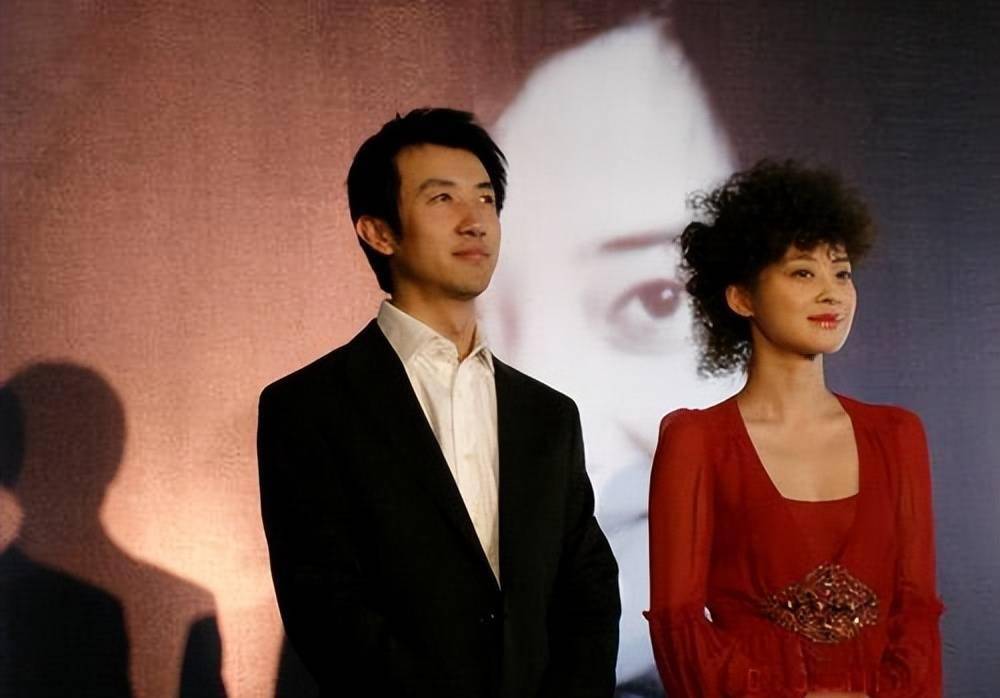 刚火就要离婚多年后两人状况天差地别k8凯发网站梅婷：花5年捧红的丈夫(图5)