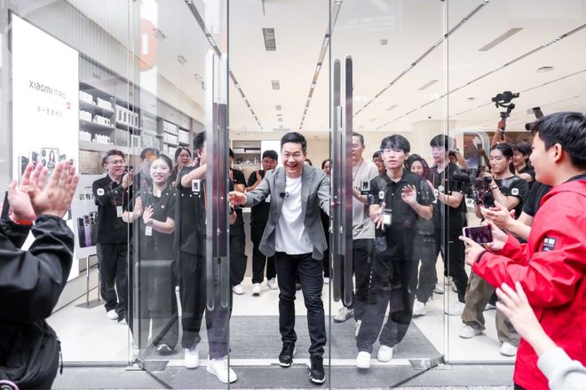 发机器人项目；国内发布「脑机接口标准」 极客早知道小米17开售5分钟破国产机销售纪录；Meta 研(图6)