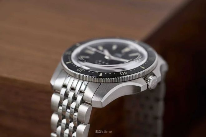 潜水表就是我一直在等的“国产小黑盾”终于等到了它的复刻！5k不到这块新品(图3)