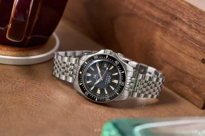 潜水表就是我一直在等的“国产小黑盾”终于等到了它的复刻！5k不到这块新品(图8)