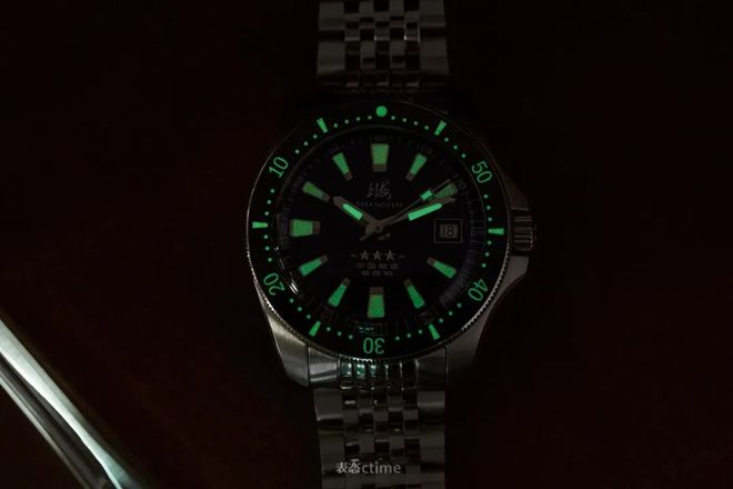 潜水表就是我一直在等的“国产小黑盾”终于等到了它的复刻！5k不到这块新品(图10)