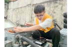 奋斗中绽放青春之花在